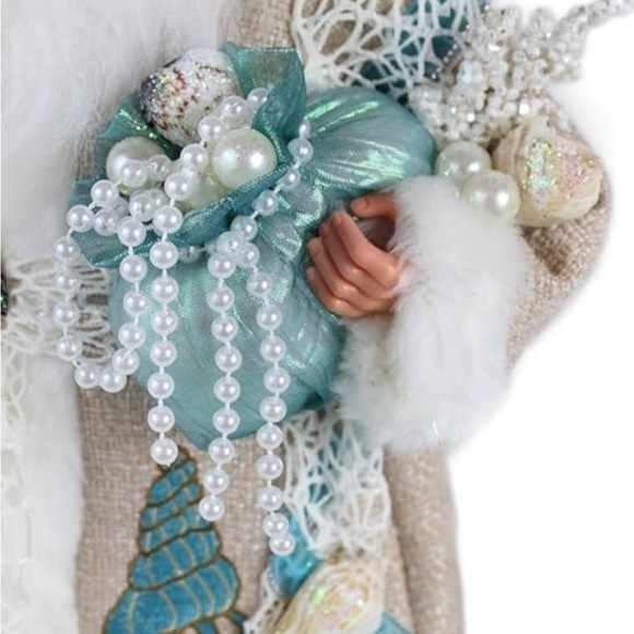 Windy Hill Collection ‘Coastal Christmas Santa’ - Picture 6 of 8